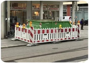 Beschilderung Schuttcontainer und Absicherung