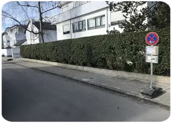 Beschilderung Halteverbot VZ 283 wegen eines Umzugs in München.